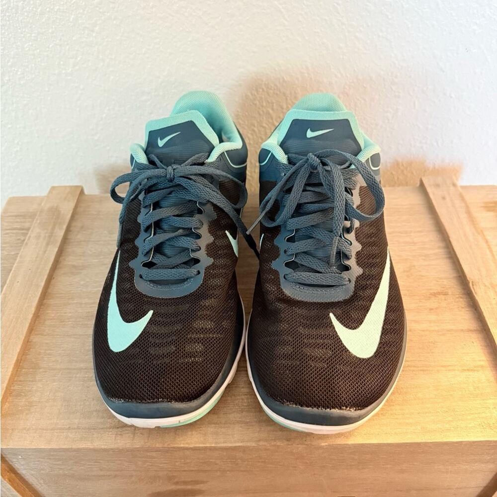 Nike Women's Sneakers - Black and Mint